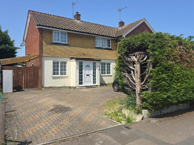 House for sale in Woodley