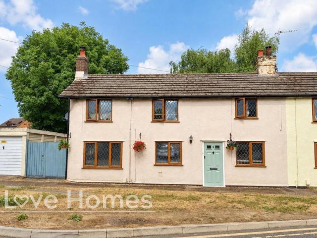 House for sale in Barton-le-clay, Bedfordshire