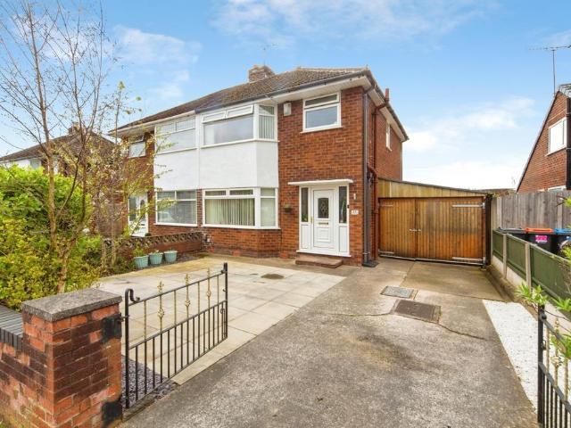 House for sale in Rossmore, Cheshire