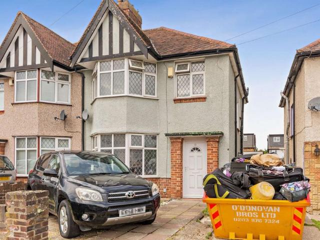 House for sale in South Stanmore, Greater London