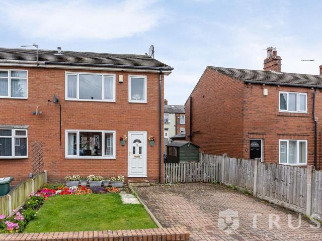 House for sale in Batley, West Yorkshire