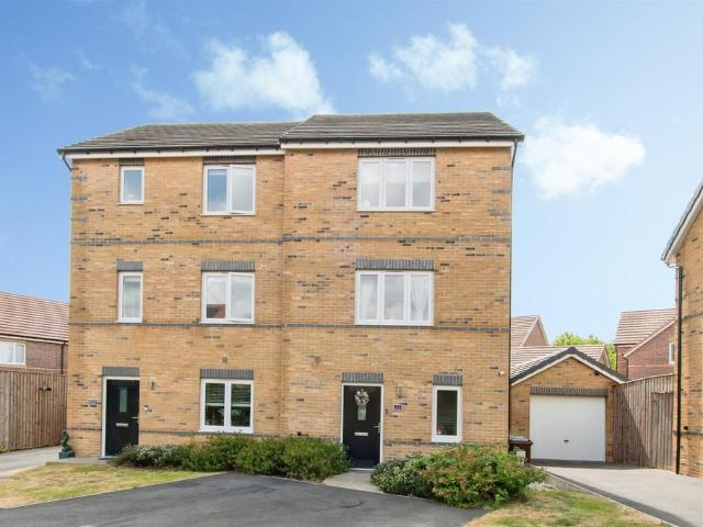 House for sale in Cutsyke, North Featherstone