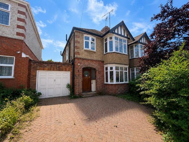 House for sale in Spring Park, Luton