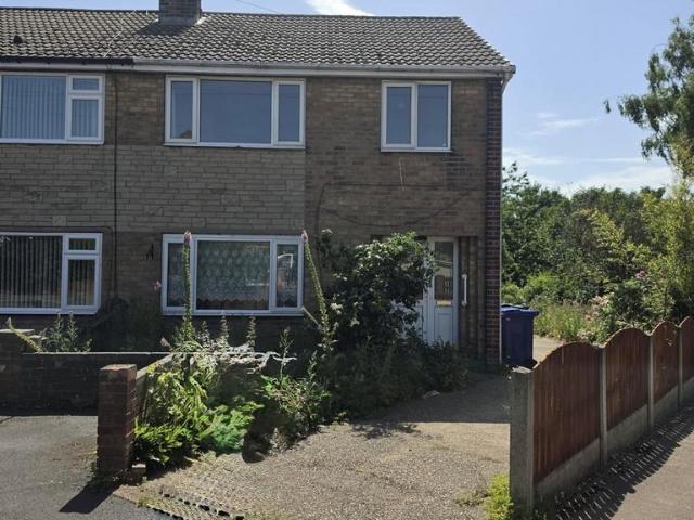 House for sale in Harlington, South Yorkshire
