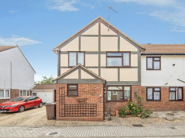 House for sale in Dale Hill, Essex