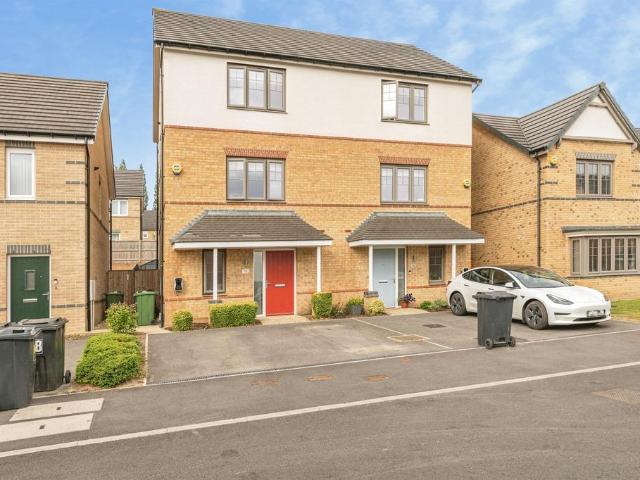 House for sale in Milnsbridge, West Yorkshire