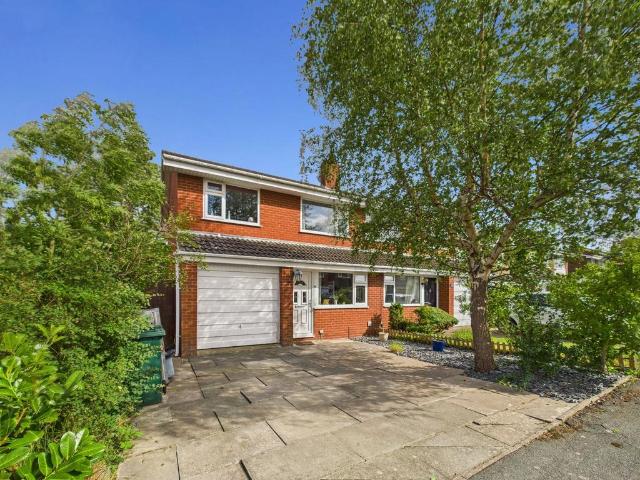 House for sale in Mickle Trafford, Cheshire