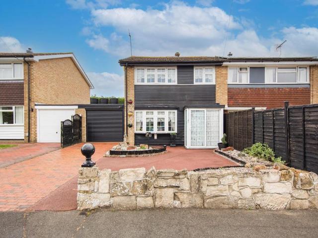 House for sale in Southborough, Sandown Park