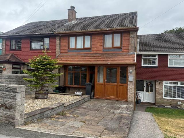 House for sale in Cimla, Neath