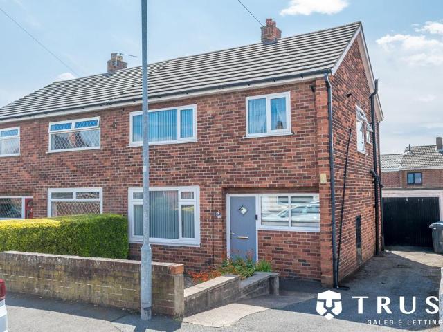 House for sale in Hanging Heaton, Dewsbury