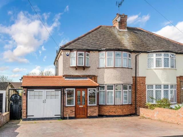 House for sale in Stoneleigh, Ewell
