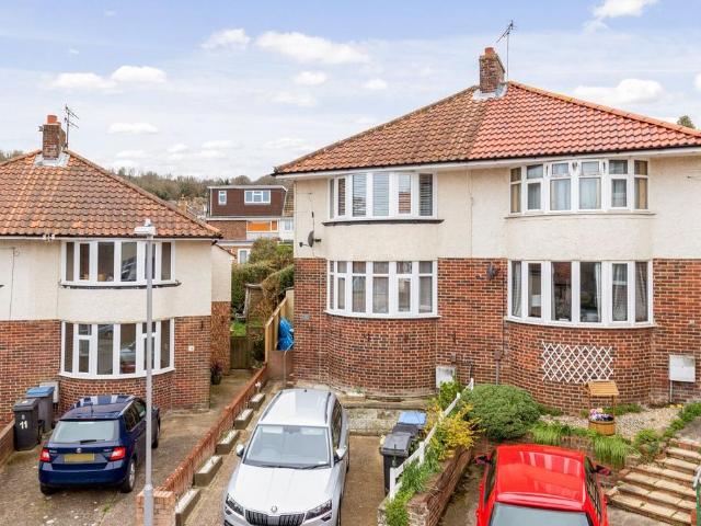 House for sale in River, Ash