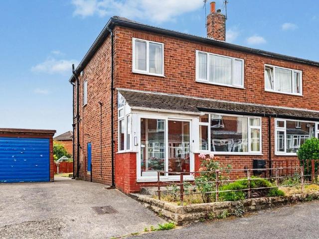 House for sale in Farsley, West Yorkshire