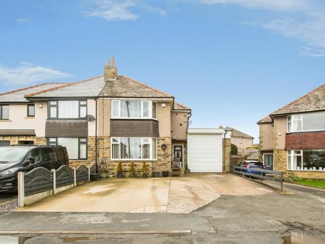 House for sale in Northowram, West Yorkshire