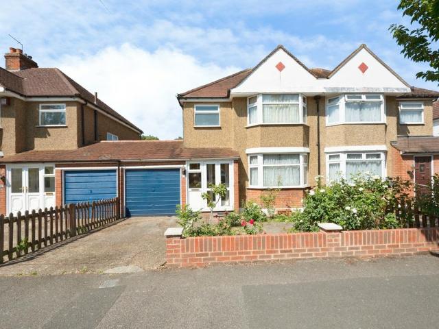 House for sale in Hook, Greater London