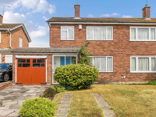 House for sale in Belmont, Greater London