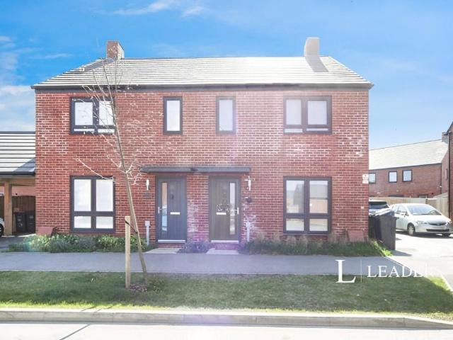 House for sale in Houghton Regis, Bedfordshire