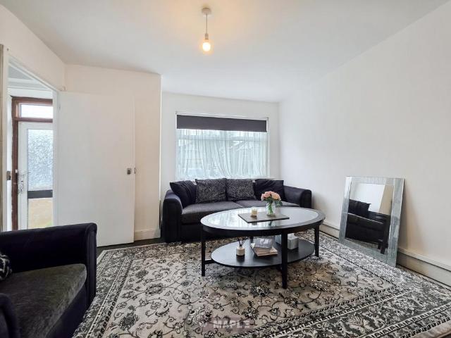 House for sale in Harrow Weald, Greater London