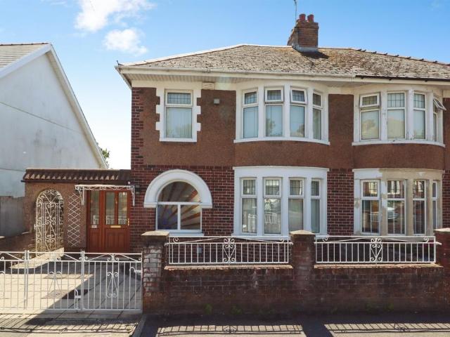 House for sale in Gibbonsdown, Barry
