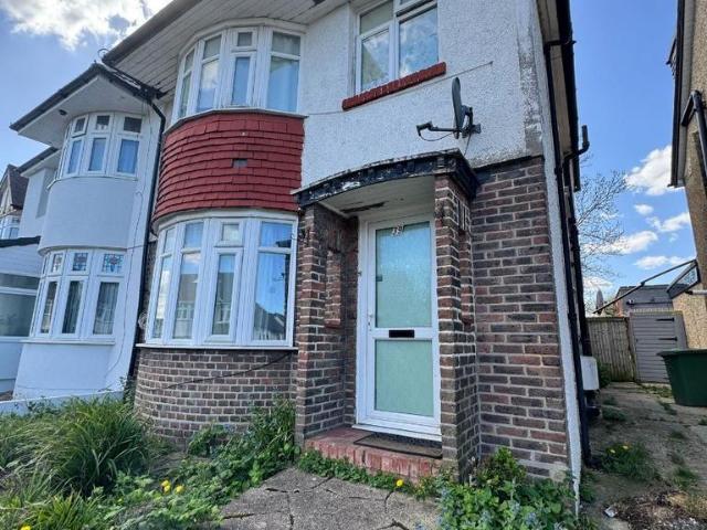 House for sale in South Stanmore, Greater London