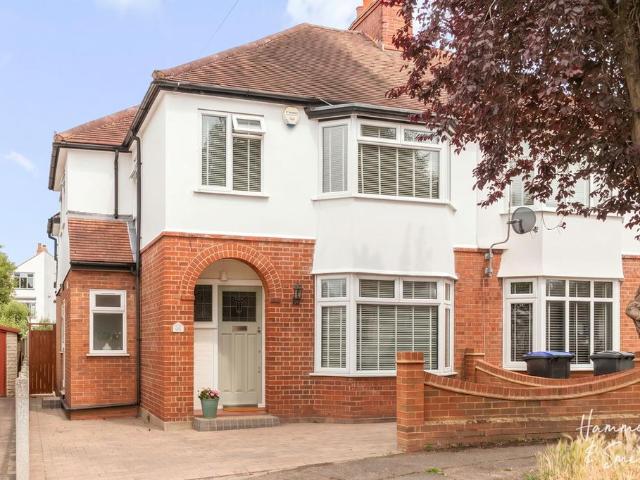 House for sale in Ivy Chimneys, Epping