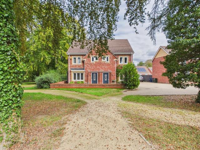 House for sale in High Wycombe Community Board, High Wycombe