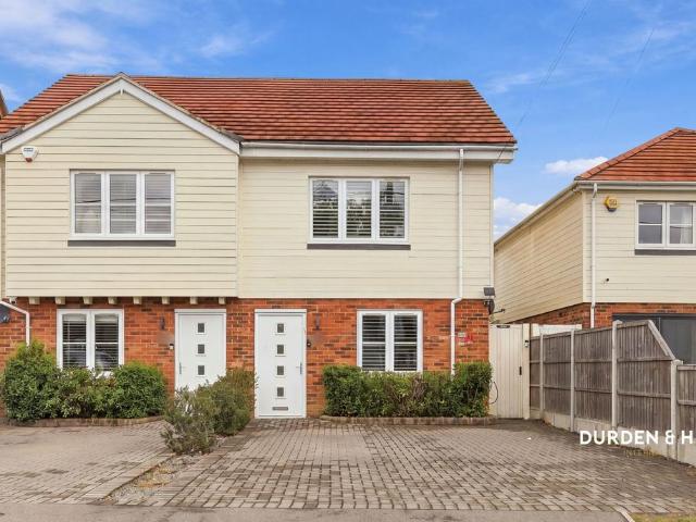 House for sale in Kelvedon Hatch, Brentwood