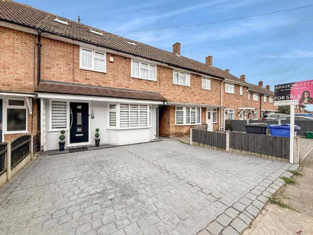 House for sale in Stanford-le-hope, Essex