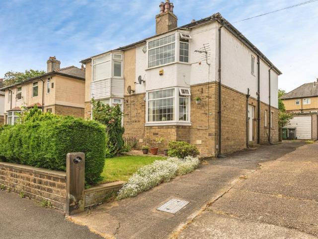 House for sale in Longwood, West Yorkshire