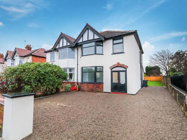 House for sale in Marshside, Southport