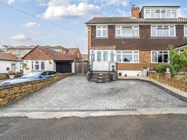 House for sale in The Butts, Kent
