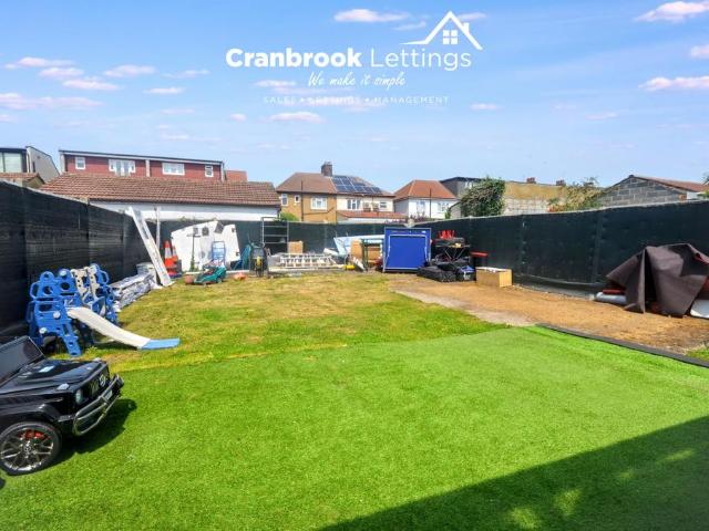 House for sale in Newbury Park, Greater London