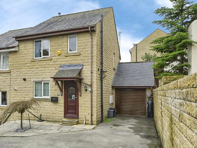 House for sale in Akroydon, Halifax