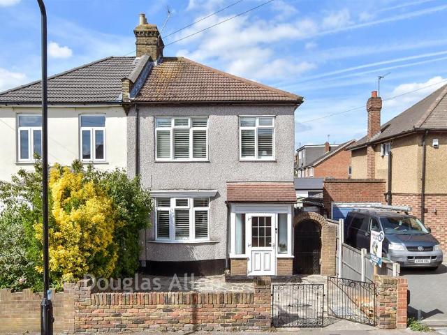 House for sale in South Chingford, Greater London