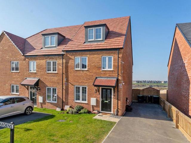 House for sale in Priors Hall Park, Weldon