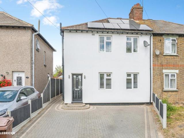 House for sale in Badgers Dene, Grays