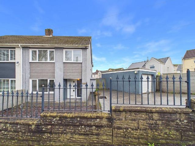 House for sale in Cwmbwrla, Nangreaves