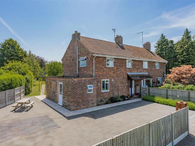 House for sale in Great Oxendon, Northamptonshire