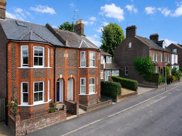House for sale in The Image, Pouchen End