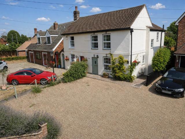 House for sale in Woodside Estate, Houghton Regis