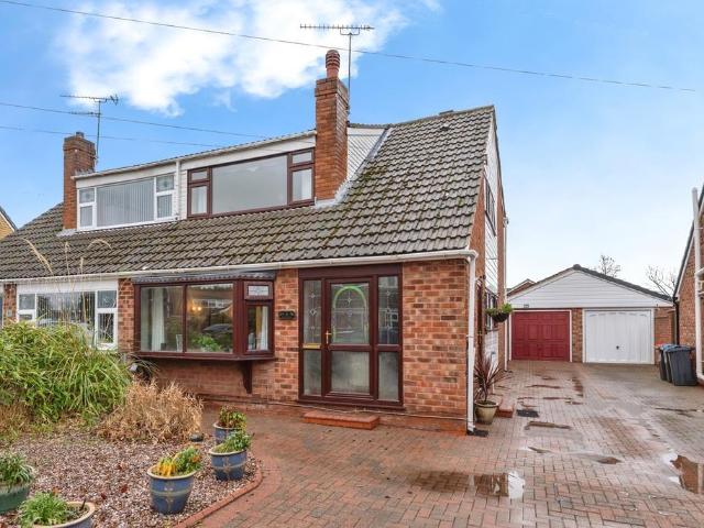 House for sale in Rossmore, Cheshire