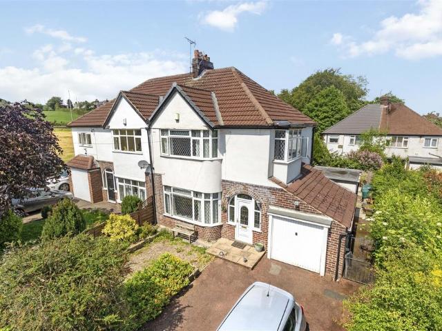 House for sale in Tranmere Park, Guiseley