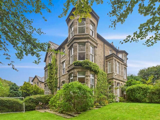 House for sale in Charlesworth, East Midlands