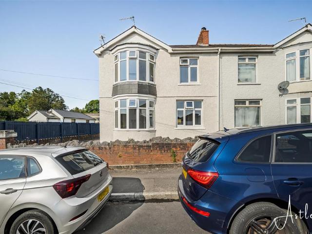 House for sale in Dyffryn Clydach, Neath Abbey