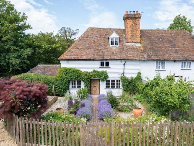 House for sale in Oad Street, Kent