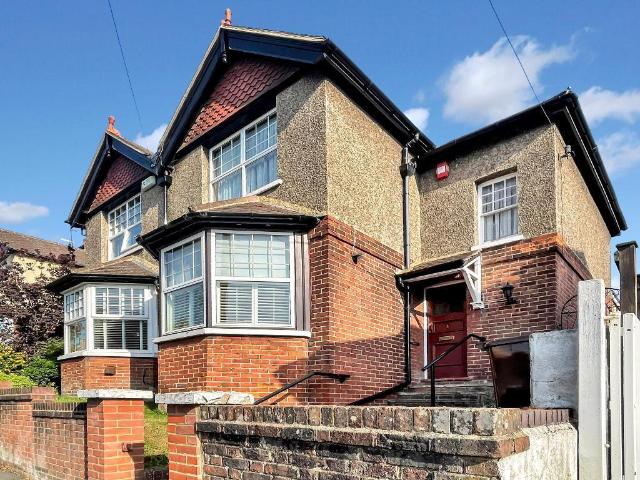 House for sale in Hillview, Surrey