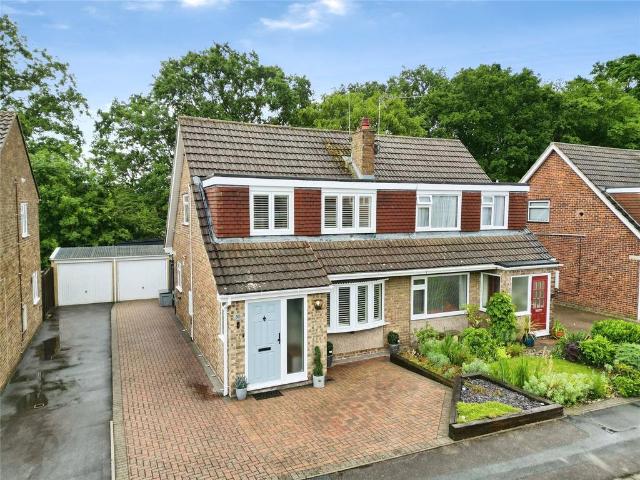 House for sale in Pilgrims' Hatch, Navestock Side
