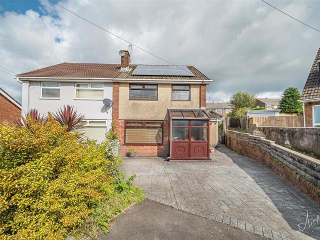 House for sale in Cimla, Neath
