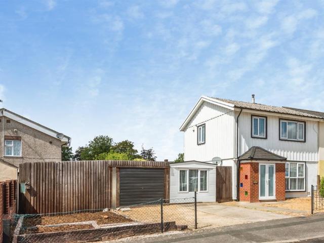 House for sale in Pinehurst, Swindon