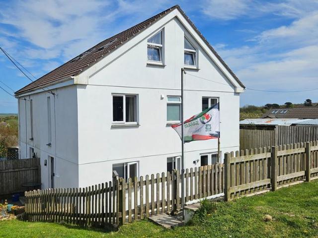 House for sale in Hallaze, Scredda
